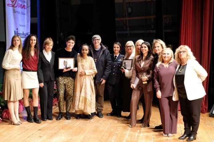Il Premio Semplicemente Donna incanta il Teatro Mario Spina