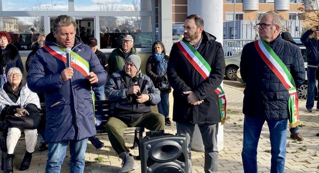 Il Sindaco Mario Agnelli al presidio dell’ospedale della Fratta