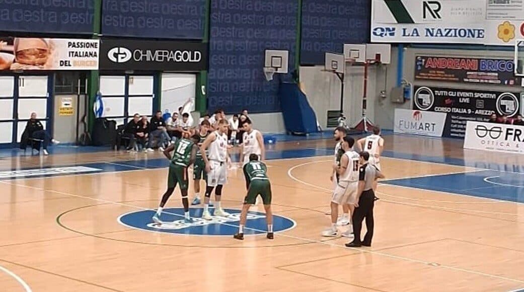La squadra aretina sconfitta pesantemente dalla Mens Sana Basket