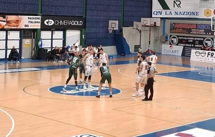 La squadra aretina sconfitta pesantemente dalla Mens Sana Basket