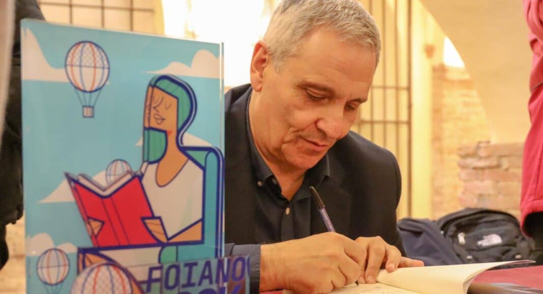 Foiano Book Festival: incontro memorabile con Maurizio de Giovanni