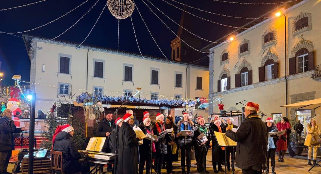 Sansepolcro, il Borgo del Natale si accende: inaugurate luminarie,