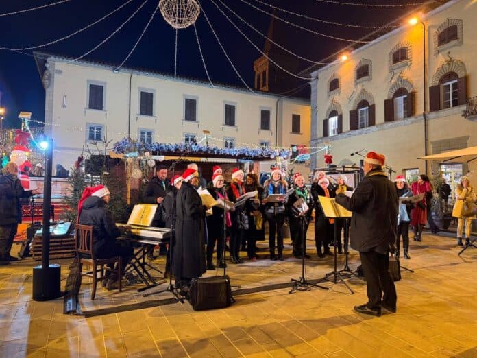 Sansepolcro, il Borgo del Natale si accende: inaugurate luminarie,