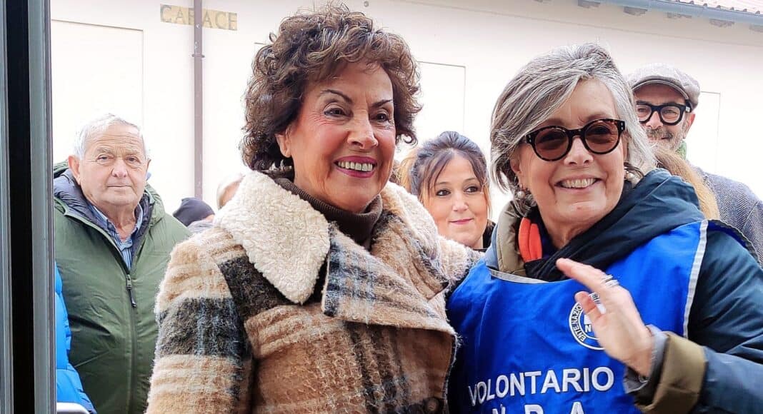 Carlettini: cibo per i gatti delle colonie feline