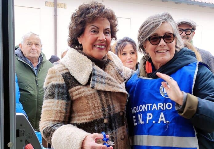 Carlettini: cibo per i gatti delle colonie feline