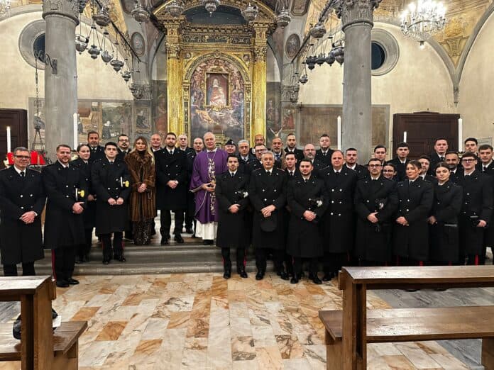 I Carabinieri con gli anziani per metterli in guardia dalle truffe