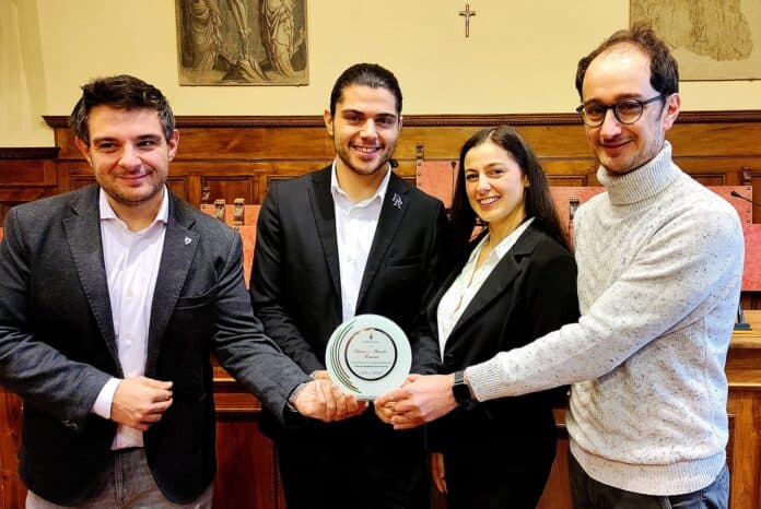 Federico Scapecchi premia i campioni europei di Bachata