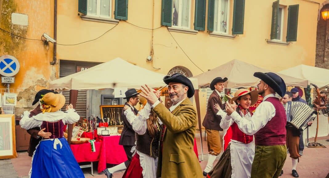 Bagno di folla per l’Antica Fiera del Ceppo di Lucignano