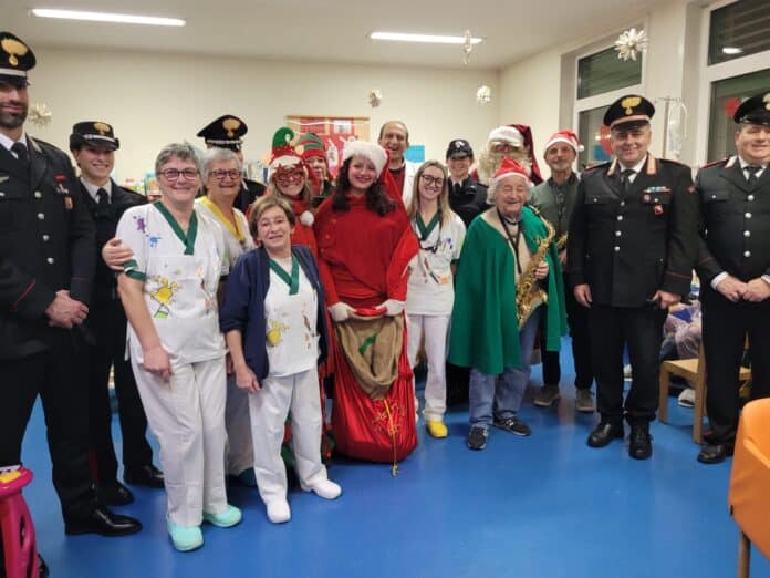 I Carabinieri portano il Natale alla Pediatria del San Donato