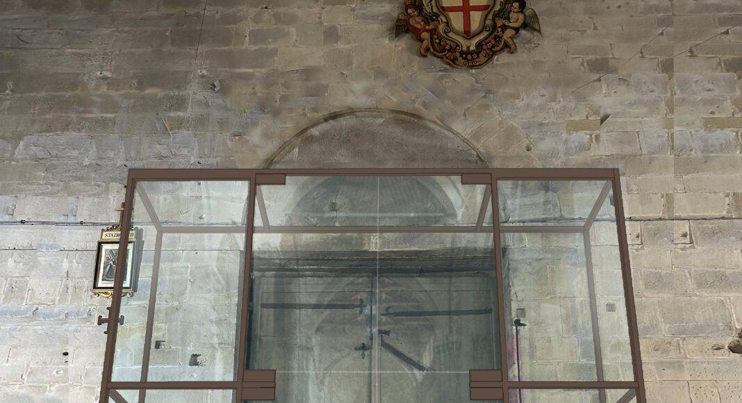 nuova bussola vetrata in Santa Maria della Pieve di Arezzo