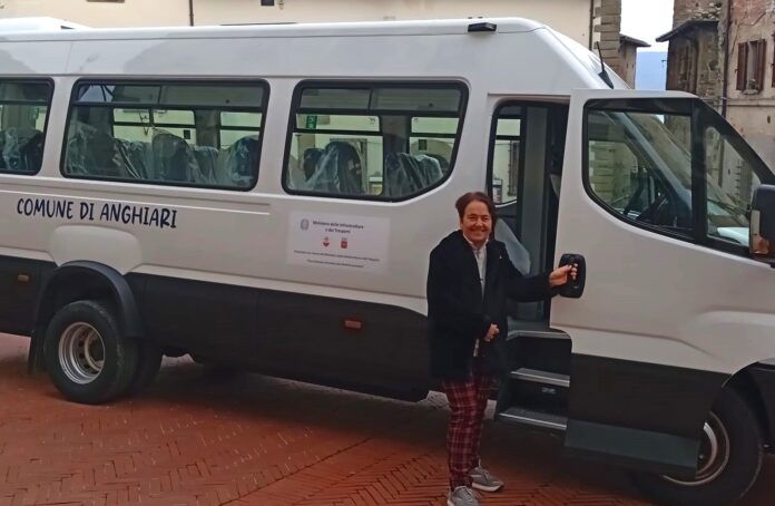 Anghiari, nuovo scuolabus attrezzato per la disabilità