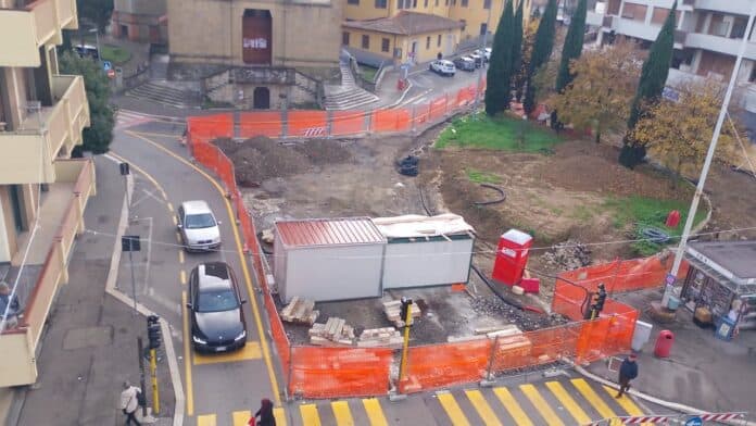 PD Arezzo - Piazza Saione spesi soldi pubblici per non fare nulla