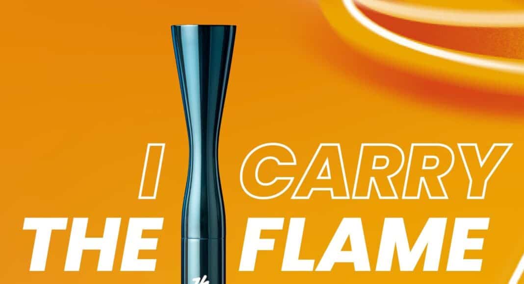 Sbandieratori la Fiamma Olimpica Milano-Cortina fa tappa in Toscana