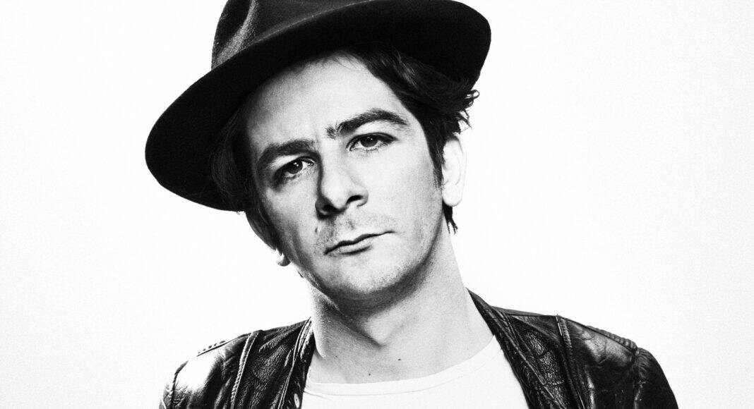 Francesco Mandelli arriva al teatro Verdi con l’atteso “Baby Reindeer”