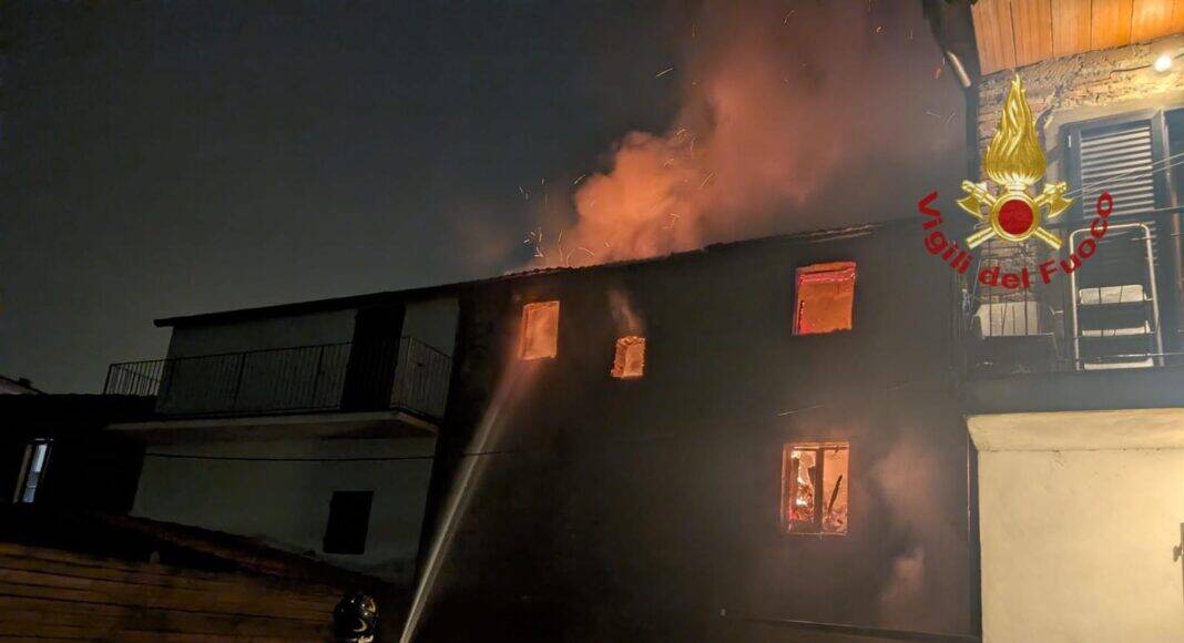 vvf-incendio-abitazioni