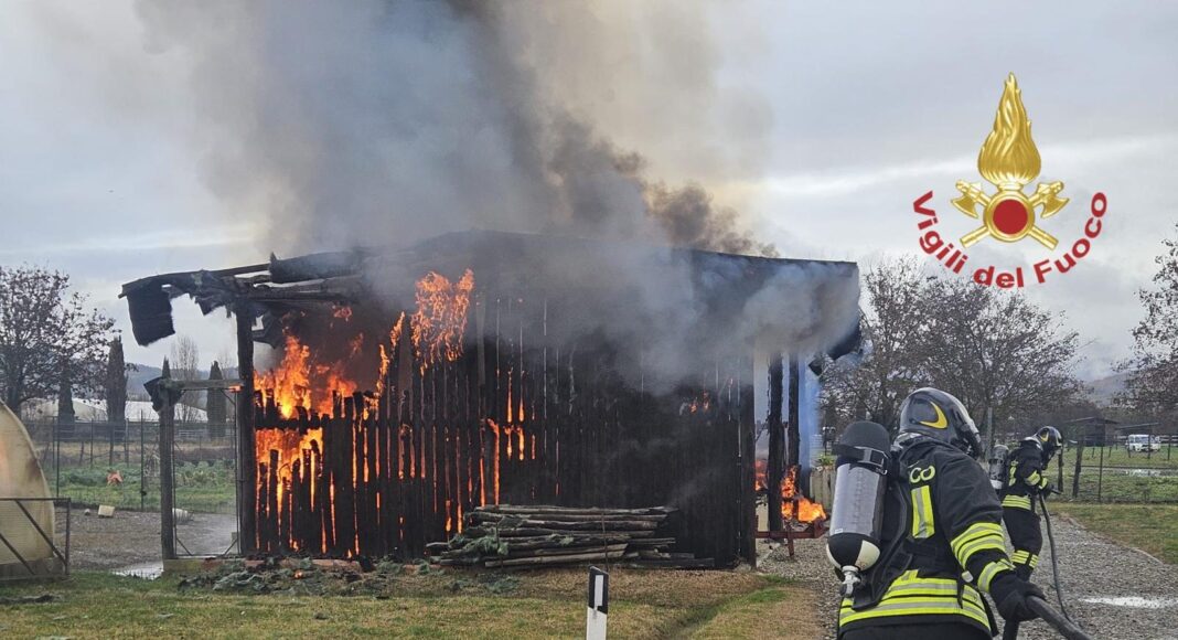 vvf-incendio-annesso-agricolo-puglia