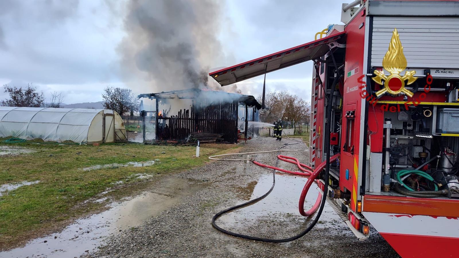 vvf-incendio-annesso-agricolo-puglia