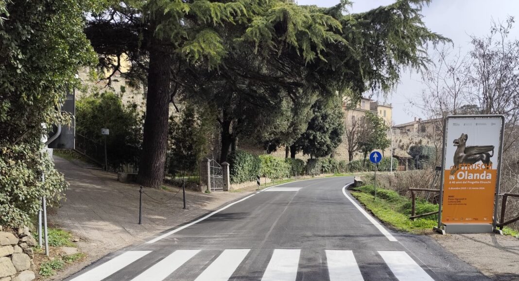 Cortona, viale Cesare Battisti si rifà il look. Manutenzione a Pergo
