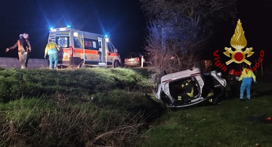 vvf-incidente-auto-cappottata_1