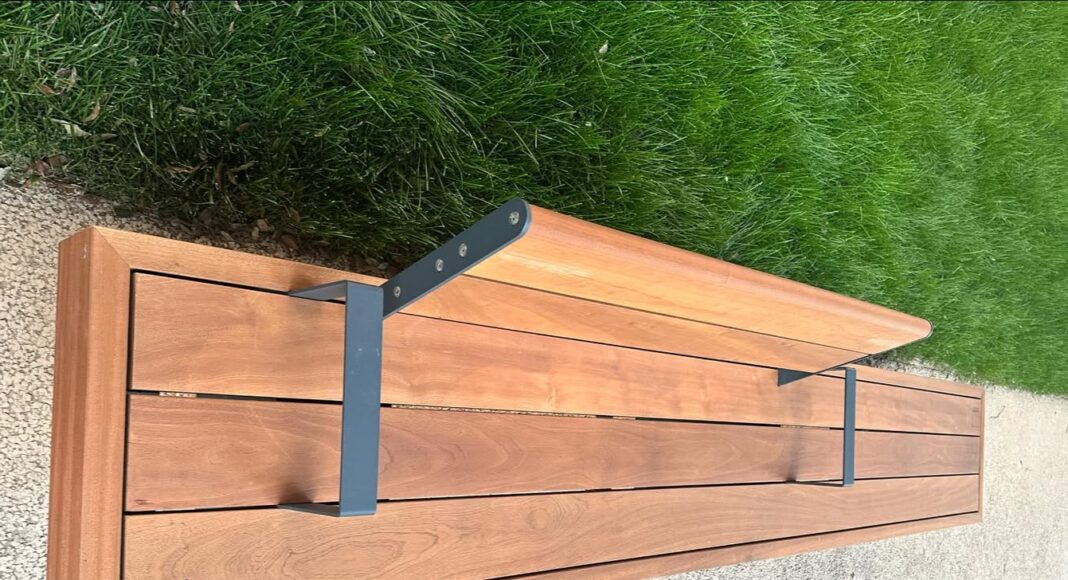 Arezzo, giardini del Porcinai, non per tutti panchine “anti-umanità”