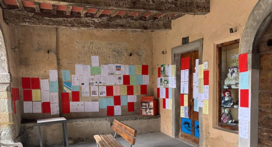 La Poesia Cucita sui Muri a Laterina Pergine Valdarno