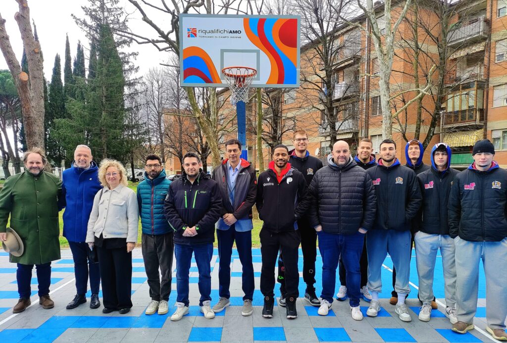 “RiqualifichiAMO” nuova vita al campo da basket del Villaggio Dante