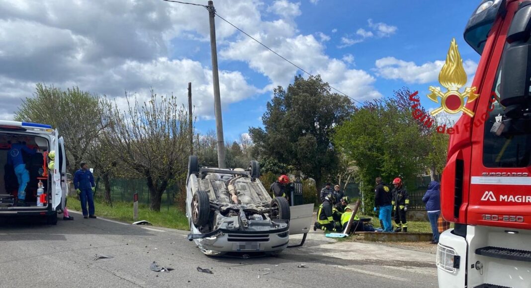 vvf-auto-cappottata-marciano-della-chiana