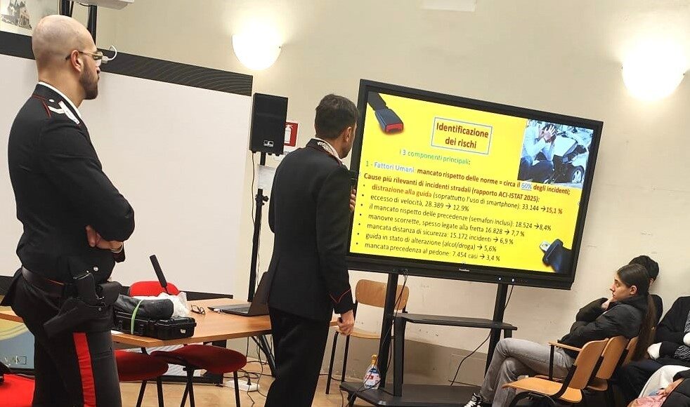 Sansepolcro: Carabinieri a scuola per promuovere l’educazione stradale