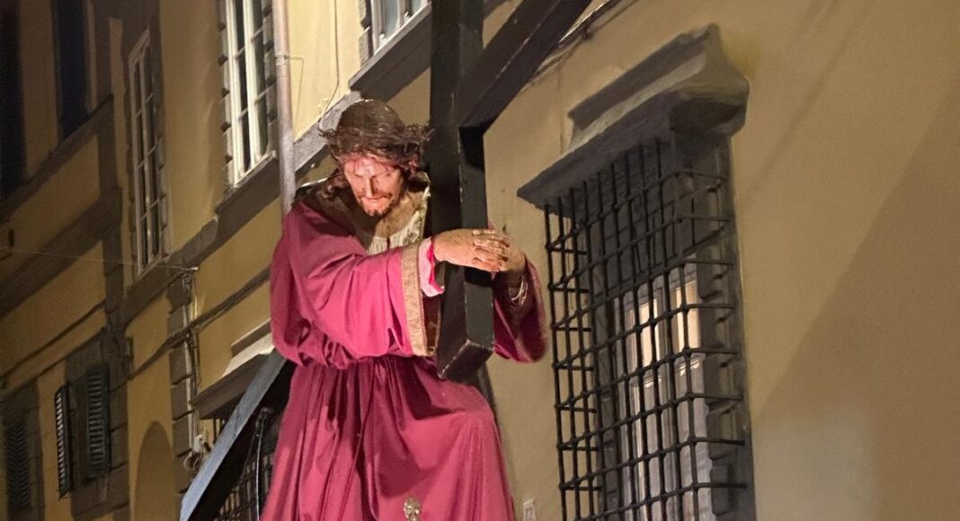 Le processioni pasquali del Venerdì santo a Cortona e Ossaia