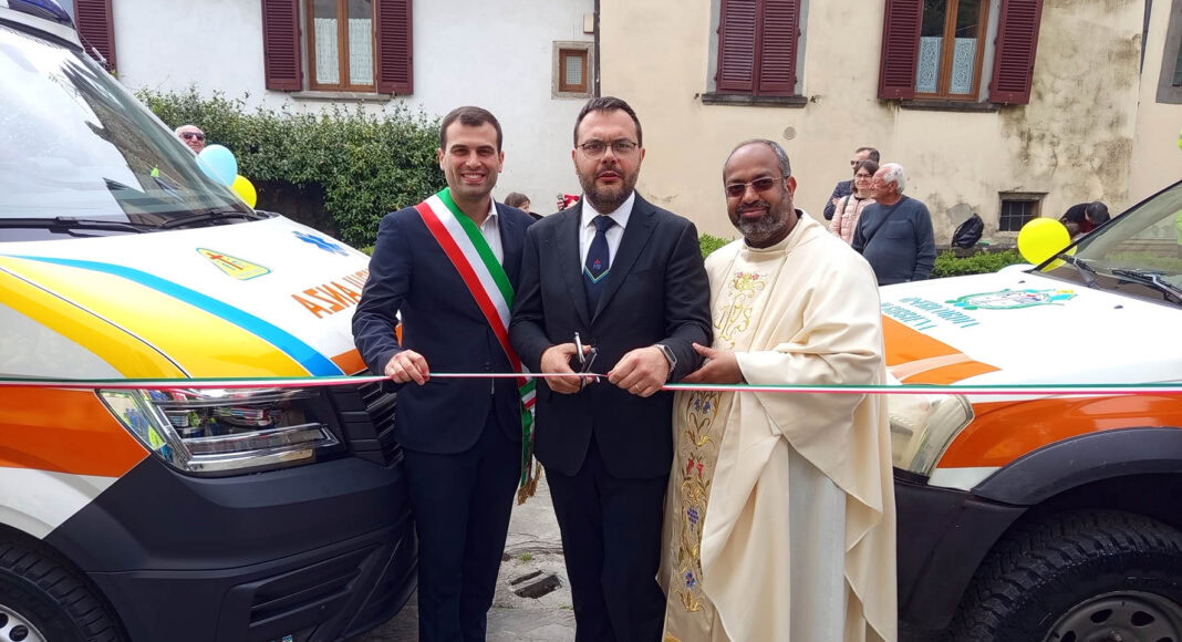 Nuova ambulanza e mezzo antincendio per la Misericordia di Bibbiena