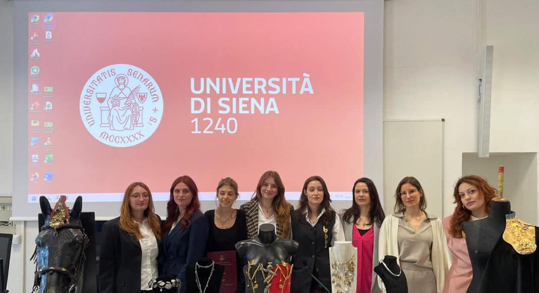 Nuovi professionisti del gioiello ad Arezzo la consegna dei diplomi