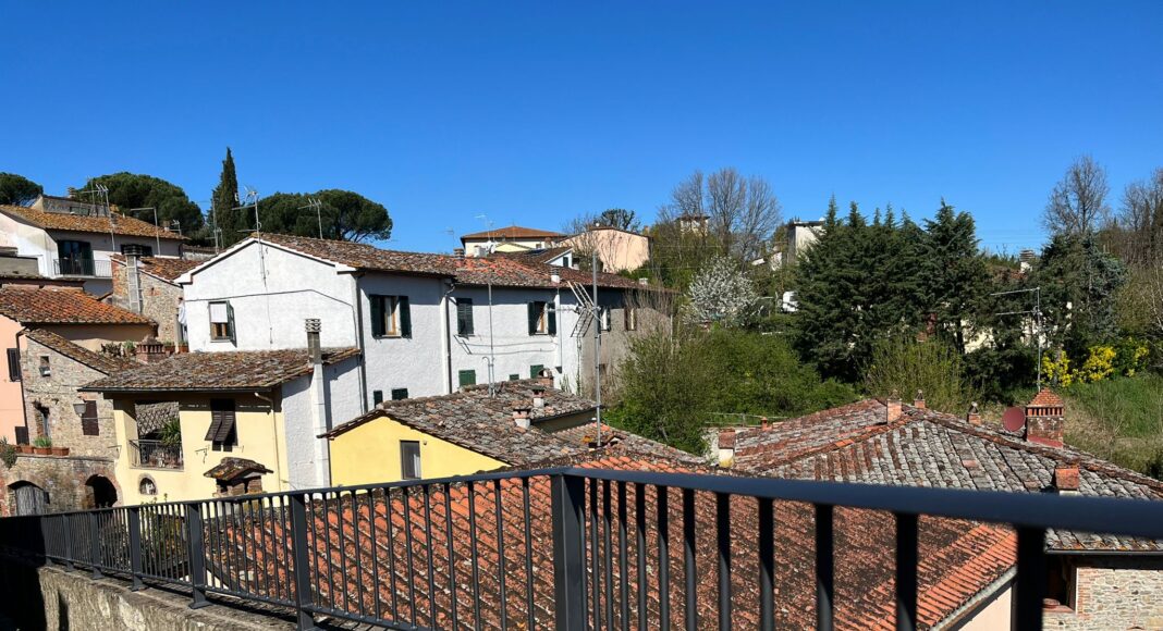 Nuovo corrimano al Castello di Campogialli