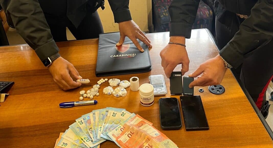 Arezzo i Carabineiri arrestano due uomini per traffico di droga