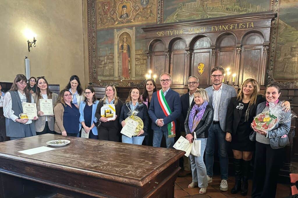 Cortona, boom di turisti per il «Fiore». I vincitori del concorso