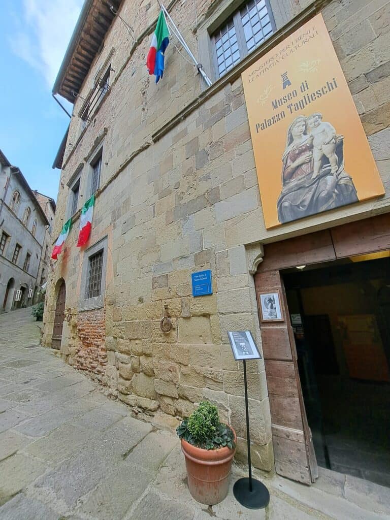 Palazzo Taglieschi di Anghiari su RAI News