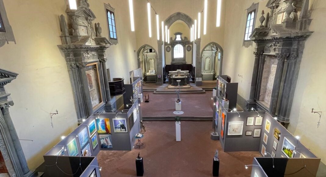 “L’arte contemporanea ha trovato casa a Castiglion Fiorentino. Oltre 60 artisti hanno dato vita alla quinta edizione della rassegna ‘Confluenze’ nella rinnovata chiesa di Sant’Agostino.