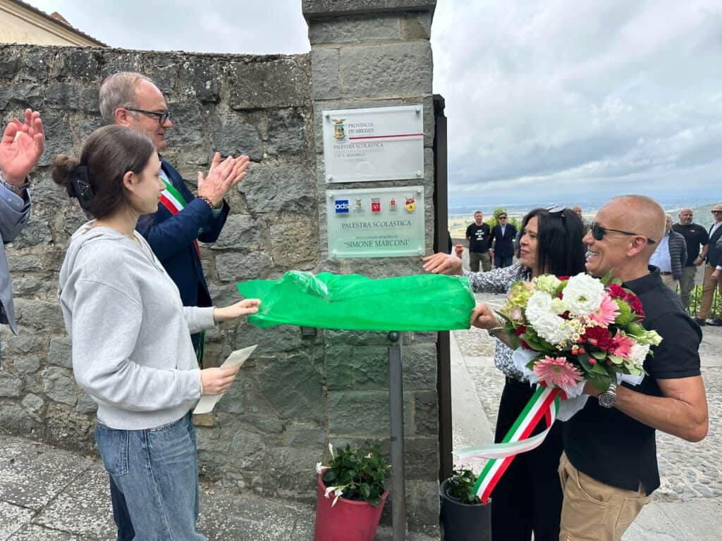 Cortona, intitolata a Simone Marconi la palestra dell’istituto Signorelli