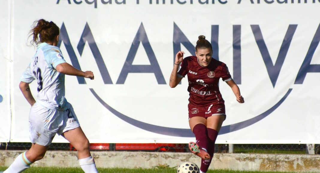 ACF Arezzo rinnova il contratto al cantrocampista Giulia Martino
