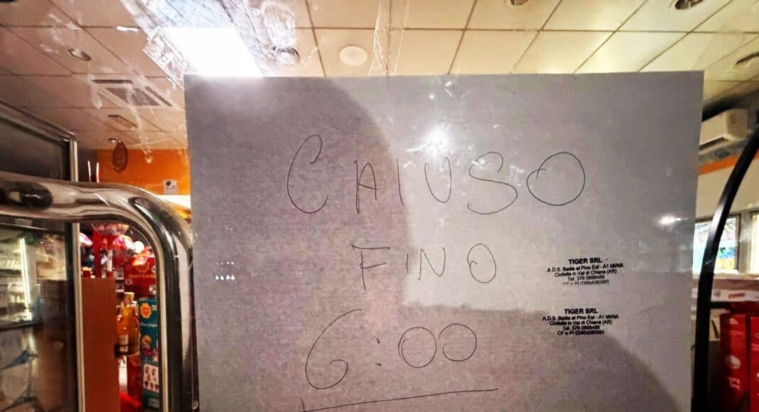 Stazione di servizio di Badia al Pino Est chiusa per mancanza di personale