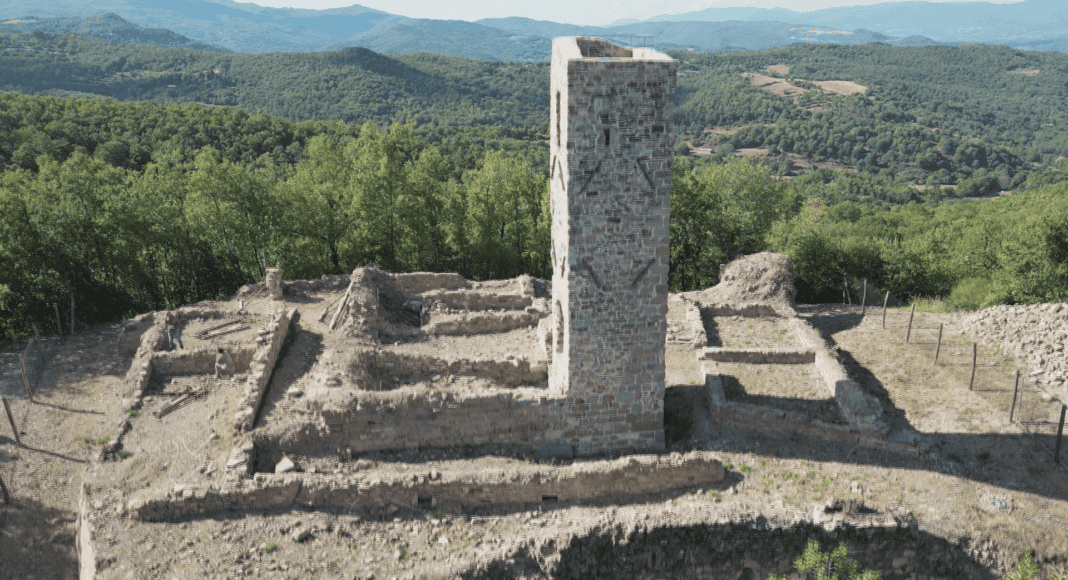 Capolona lavori di consolidamento delle mura delle Torri di Belfiore