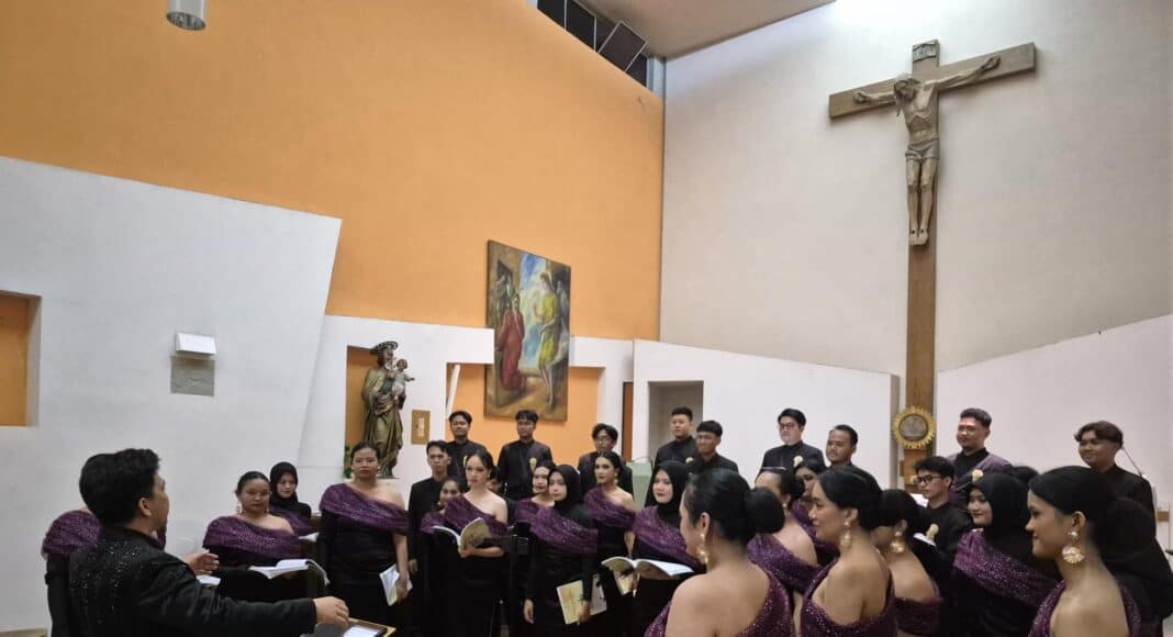 Laterina Pergine incantata dal Telkom University Choir