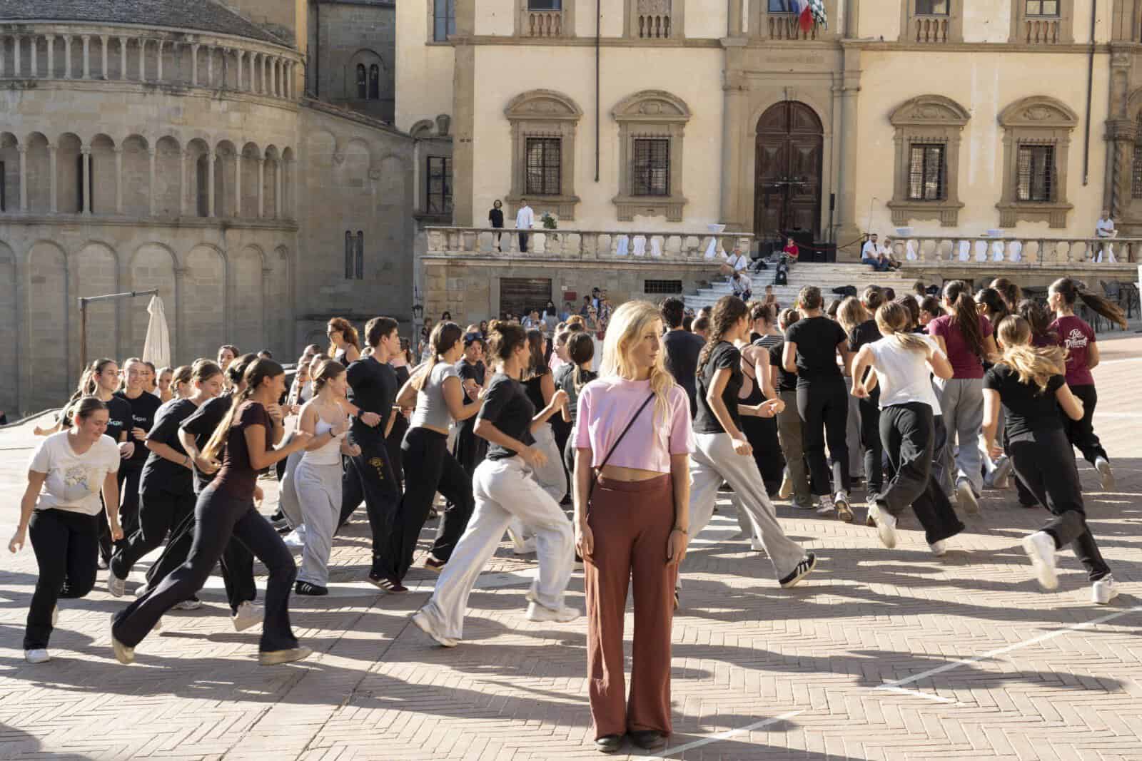 Sabato in Piazza Grande lo spettacolo di Amina Kovacevich e Gianni Santucci