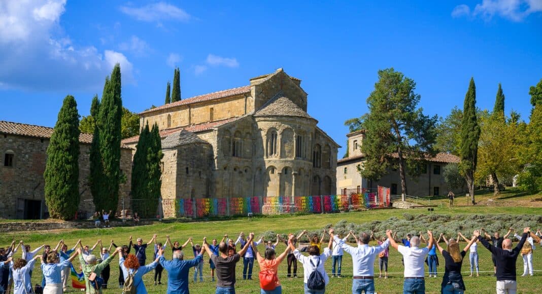 Quasi 200 persone a Romena per il Terzo Paradiso umano